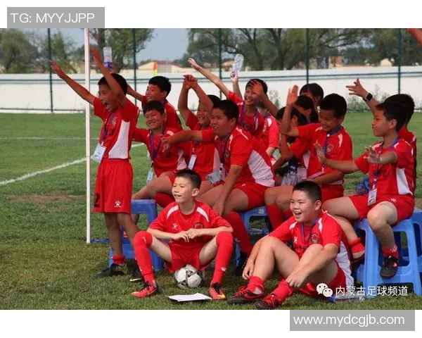 足球明星休赛期展现可爱一面萌态百出引发粉丝热议